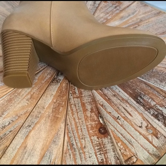 NIB Shoe Dazzle faux leather booties - Picture 2 of 8